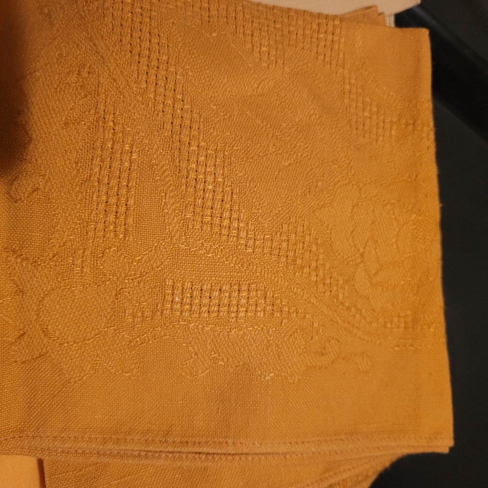 Linens - Picture 2 of 2